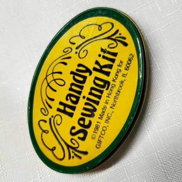 VTG Coca Cola Travel Tin & Sewing Supplies Handy Sewing Kit Retro Collectible - Picture 3 of 16